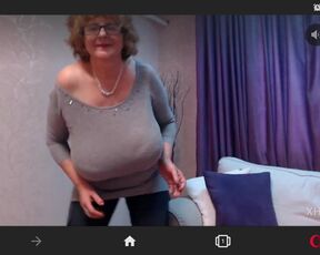 Mature busty camgirl dances and shows tits