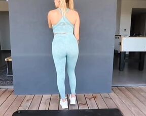 Romy(influencer) ass workout spandex leggings