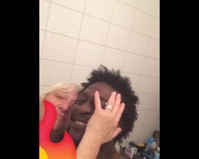 Taking a Shower ???? with my Blonde ????‍♀️