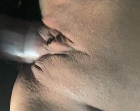 2nd time she took off the condom and I creampie her pussy