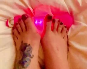 11 TOE HOE | Vibrator | Freaky Feet!!!