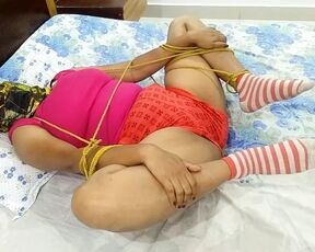 Desi indian college Ladki ko rassi se Bandhkar maza liya