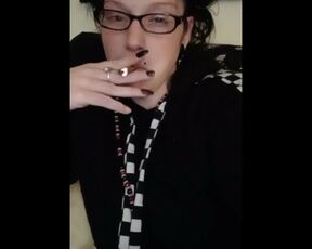 Smoke a blunt and come play with me ?! Smoking goth bbw