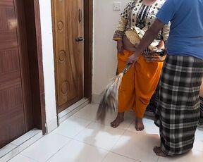 (Desi Priya) Sasurji Ne Apne Bete Ki Patni Ke Sath Kia Kand - Jabardasti Anal Fucked when she was sweeping