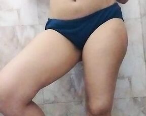 Gf ki hota chuadae bathroom ka video banaya hot indian