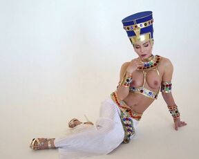 Egyptian nude photoshoot backstage