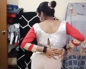 Indian desi uncle and aunty enjoy sexual intercourse with hot pussy kiss,hand job her,hot noobs pussy kiss