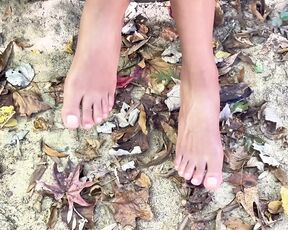 Step-mommy Shows off Her Feet While Outdoors