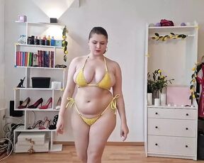 Model Loses Bikini on Catwalk Embarrassed Running Away