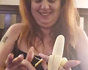 Hot all natural MILF eats a ripe banana per request